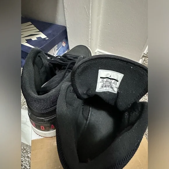 Nike - Picture 2 of 3